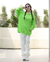 Зеленые штаны, очки, носки