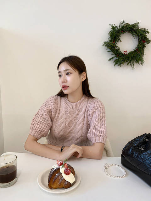 Retro soft waxy all-match bubble short-sleeved round neck sweater short top early spring Korean version of ins heavy industrial hemp pattern