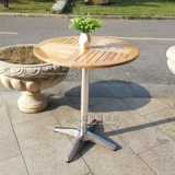 На открытом воздухе мебель для дворов маленький балковый бар на батонном столе просто