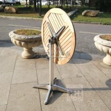 На открытом воздухе мебель для дворов маленький балковый бар на батонном столе просто