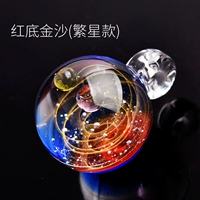 Золотая нить на красном фоне (звездный стиль)