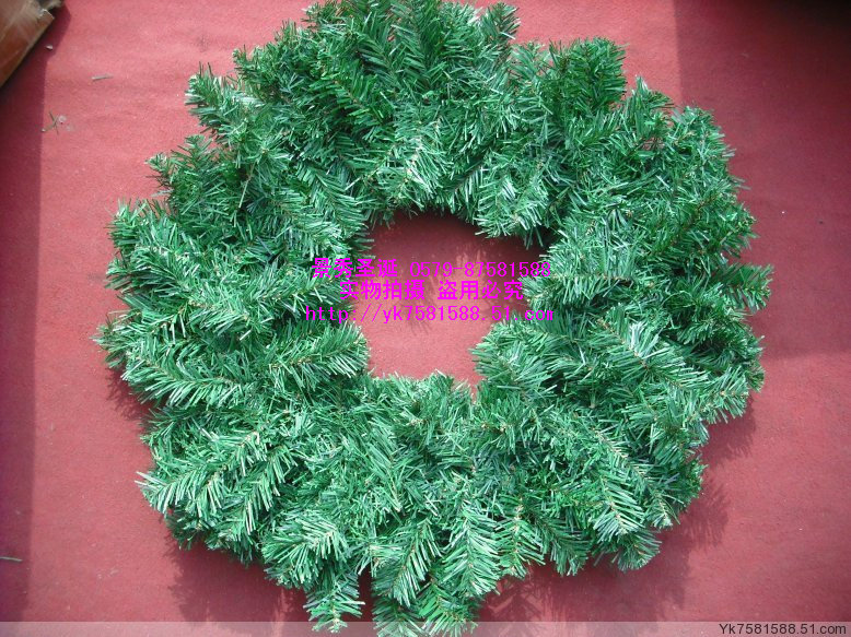 Green plastic leaves 40 cm diameter of Christmas decorated with blossom embryo of blossom 40cm Christmas wreath
