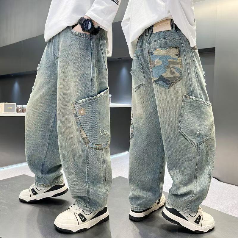 New Workwear Style Cool and Handsome Jeans for Boys and Girls, Loose Straight-Leg Pants with Street Fashion Cartoon Pocket Design New Workwear Style Cool and Handsome Jeans for Boys and Girls, Loose Straight-Leg Pants with Street Fashion Cartoon Pocket Design