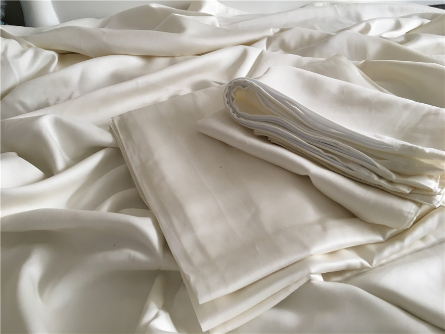 Silk sliding pro-skin 100S-day silk bed linen in single piece Single Color Double Quilt 225 * 240 Close Naked Sleep Bed