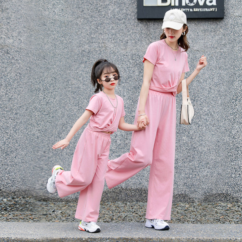 Parent-child clothes, summer clothes, wide-leg pants suits, 2022 new trendy mother and daughter clothes, summer solid colors, summer style fried street net red short T