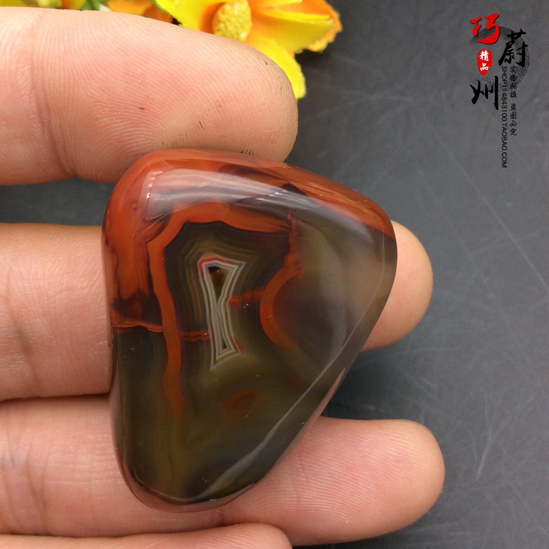 Exquisite pure natural declaration of the warring country red agau with image wrapped wire frozen raw stone pendant
