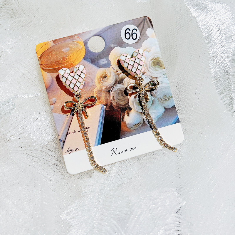 2022 New network red small luxury custom earrings earbutton earbuckle design is advanced