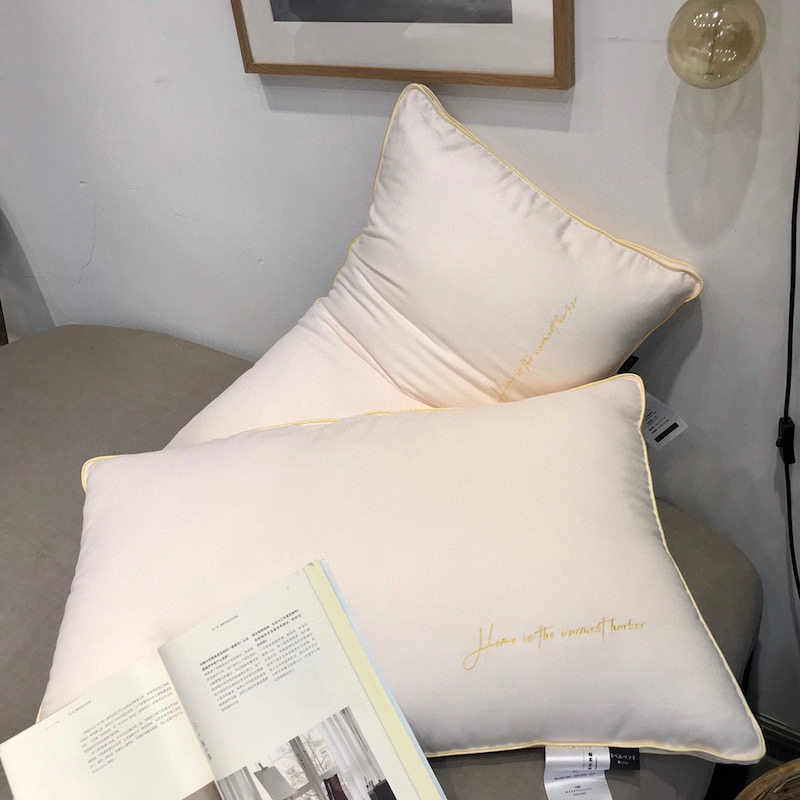 (Pillow pillow)Three-dimensional cloud velvet pillow Five-star hotel-style pillow recommended