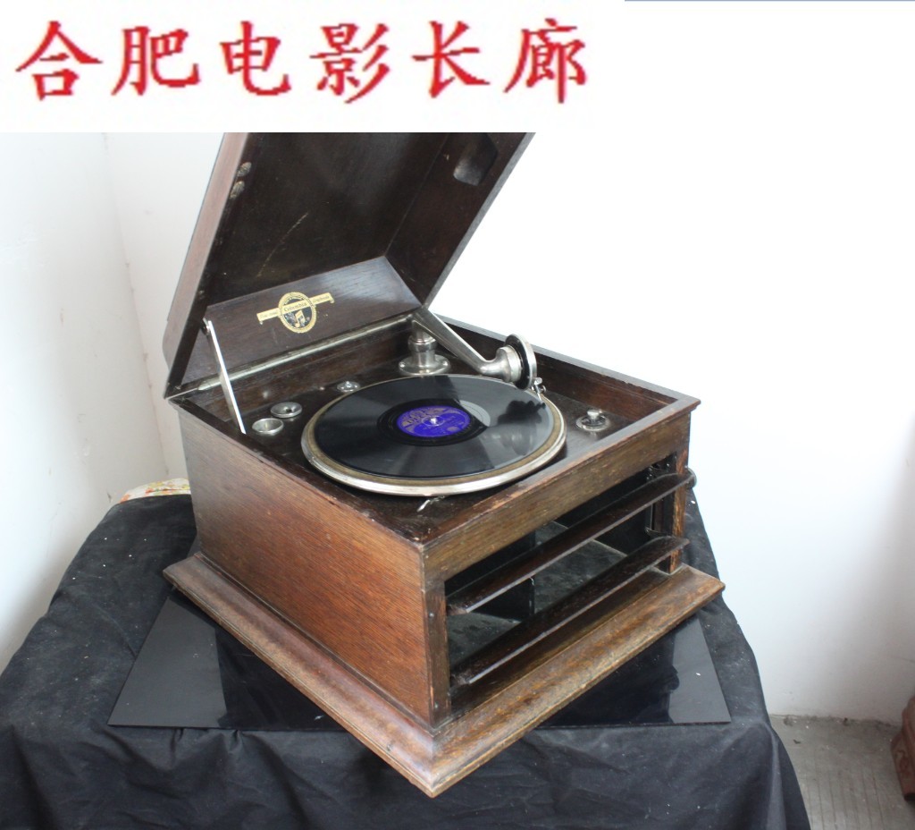 1920s Colombian crank record player phonograph