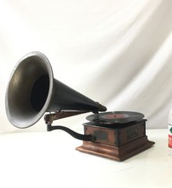 Western antique United States 1910s victory R hand-cranked vinyl loudspeaker phonograph