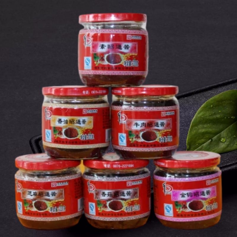 ten thousand and Zhaotong sauce specie chili sauce 220g bottled slightly spicy without oil vegetarian sauce mixed with sauce and spicy and colorful sauce
