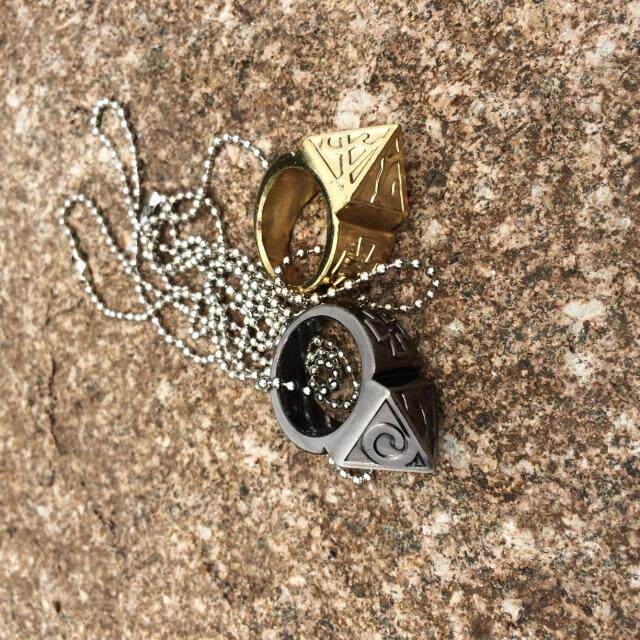 Square head ring anti-body supplies Defense weapons refer to tiger finger girl anti-body, anti-wolf fashion Fashion Ring