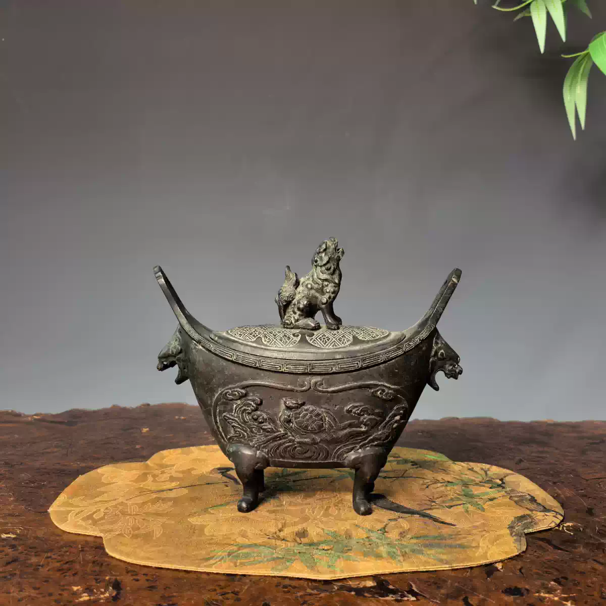 玉川堂製 銀象嵌花蝶紋花瓶 鎚起銅器 花器 華道具 金工 飾壺 在銘 古美術品 玉川堂製 銀象嵌花蝶紋花瓶 鎚起銅器 花器 華道具 金工 飾壺 在銘 古