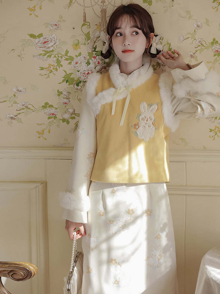  XL+Yellow cheongsam, vest   - $0.14 