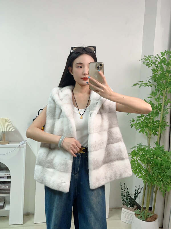 Imported Whole Mink Fur Hooded Vest, Himalayan Fur Cross Mink Vest, Hooded Fur Vest
