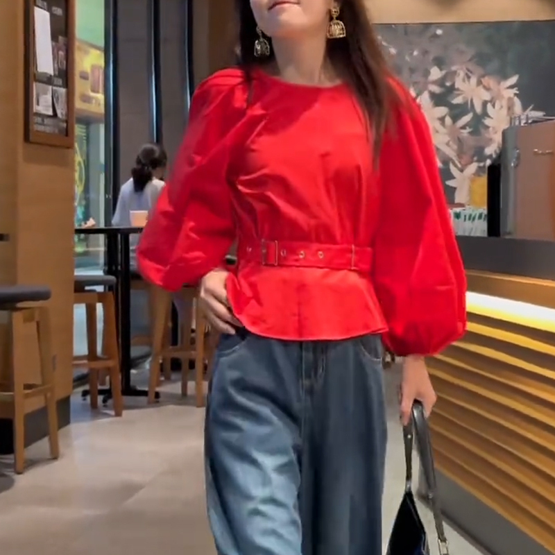 Red Top with a High-End Feel, Waist-Cinching, Slimming, Versatile Lantern Sleeves, Round Neck, Casual, Unique and Versatile Autumn Shirt