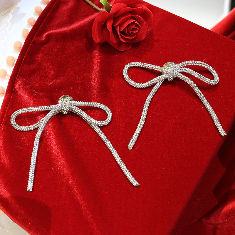 Children's brooch Korean version cute girl princess clothes ornament little girl baby children sequin buckle pin