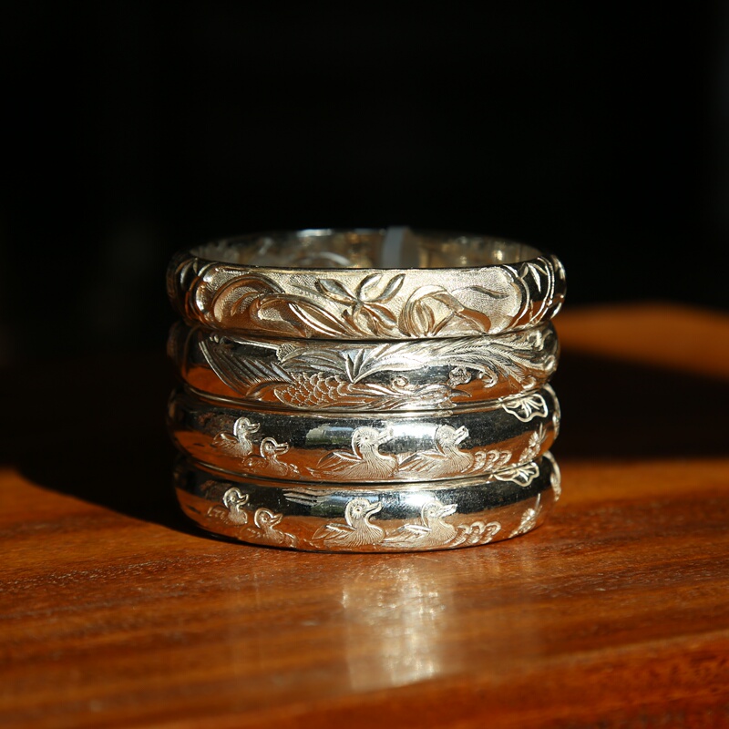 Centennial-Old Baocheng Fifth-Generation Heir's Handcrafted Sterling Silver Bracelet with a Crucian Carp Back Design, in Stock