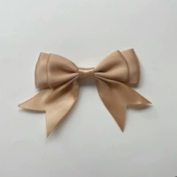 Светло-коричневый, около 7*6 см.