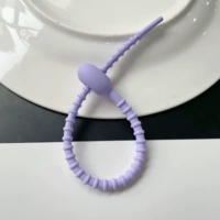 Один кусок лавандового фиолетового цвета (общая длина около 215 мм)