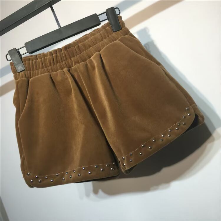 Mát mẻ phiên bản Hàn Quốc của cườm cao eo cạp cao quần short nhung nữ mùa thu và mùa đông hoang dã mặc thun thun eo thường xuyên quần ủng thủy triều quần sooc da nữ kết hợp với áo gì