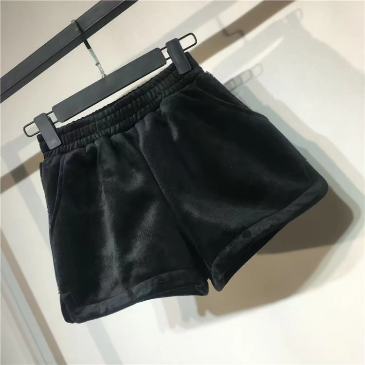 Phiên bản Hàn Quốc mát mẻ bên hông kim cương đen nhung quần short nữ mùa đông thun cao eo rộng rộng mỏng chân quần quần