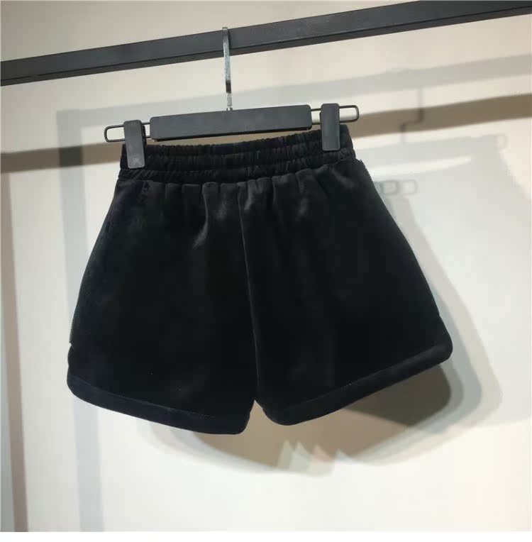 Phiên bản Hàn Quốc mát mẻ bên hông kim cương đen nhung quần short nữ mùa đông thun cao eo rộng rộng mỏng chân quần quần quần đùi jean nữ