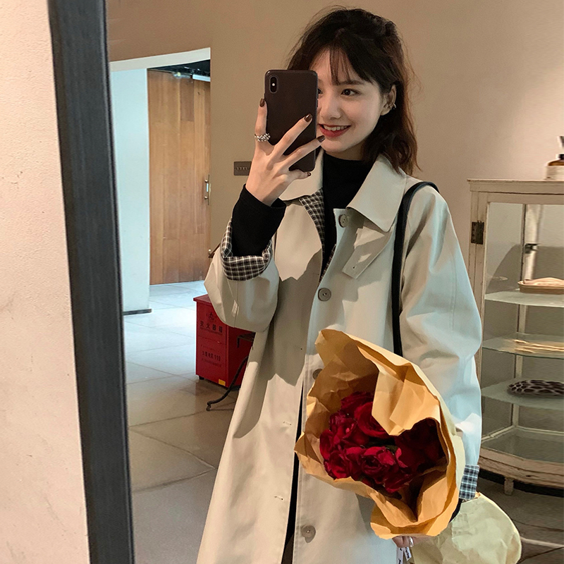 Windbreaker coat women's 2022 new spring and autumn mid-length version of the small Korean style plaid explosion style chic early spring coat