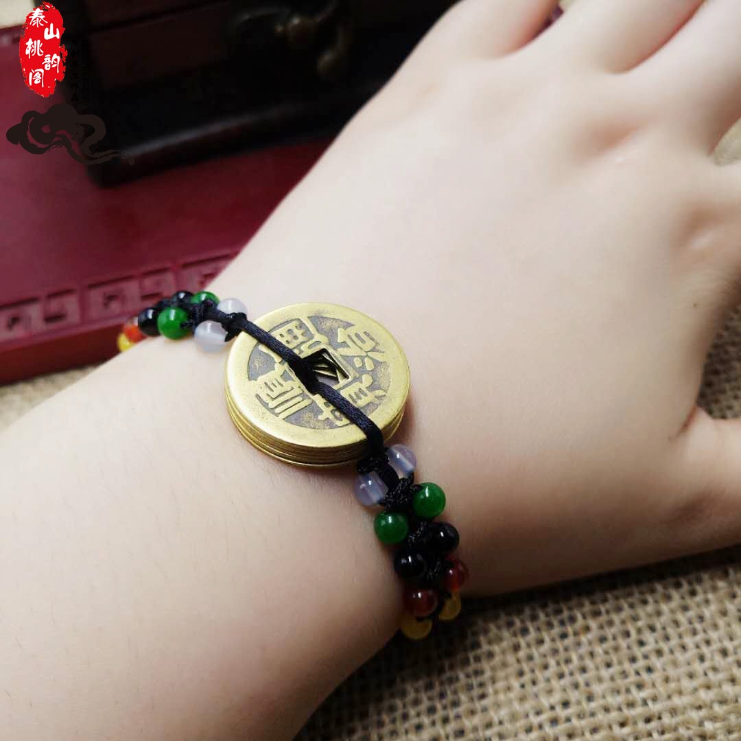 May mắn, ác thần, năm hoàng đế, tiền bạc, đồng xu, vòng tay, quá cũ, vòng chân, vận chuyển, vòng tay năm dòng, nam và nữ, cặp vợ chồng, tay và chân, dây đỏ vòng cẩm thạch bọc vàng