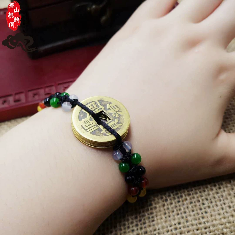 May mắn, ác thần, năm hoàng đế, tiền bạc, đồng xu, vòng tay, quá cũ, vòng chân, vận chuyển, vòng tay năm dòng, nam và nữ, cặp vợ chồng, tay và chân, dây đỏ thạch anh tóc vàng