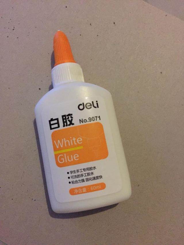 The right 40 ml of white latex.
