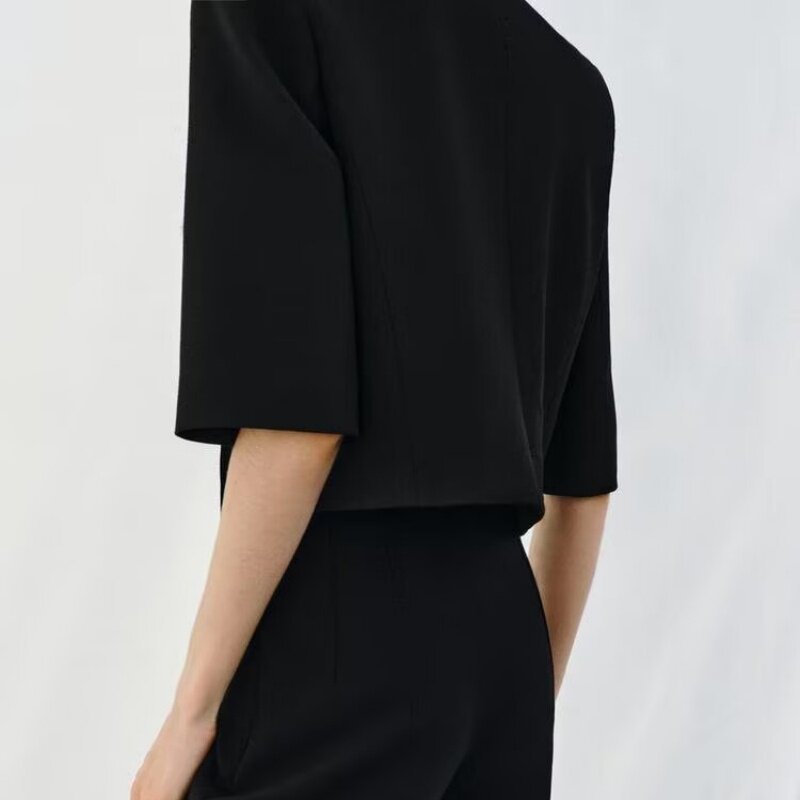 2026 Spring and Summer New Women's Wear Simple Casual Joker Black Short Sleeve Short Suit Jacket 2432 570 800
At
Size
Extra Small
S
M
L
Color classification
Black