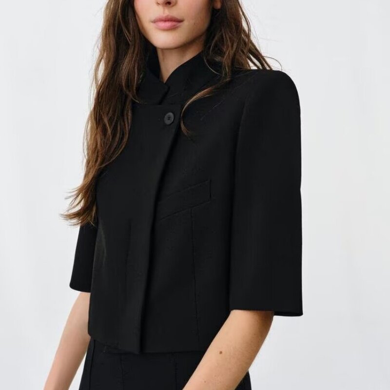 2026 Spring and Summer New Women's Wear Simple Casual Joker Black Short Sleeve Short Suit Jacket 2432 570 800
At
Size
Extra Small
S
M
L
Color classification
Black