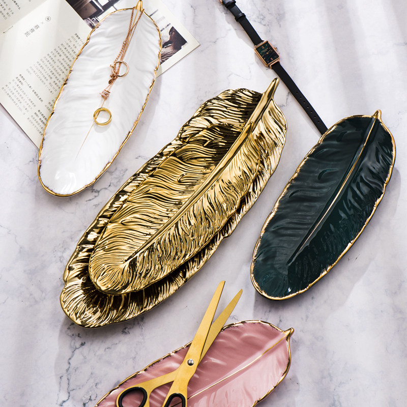 Small West home Nordic light extravaganza Ins golden feather disc retro jewellery disc containing count heart disc Home décor