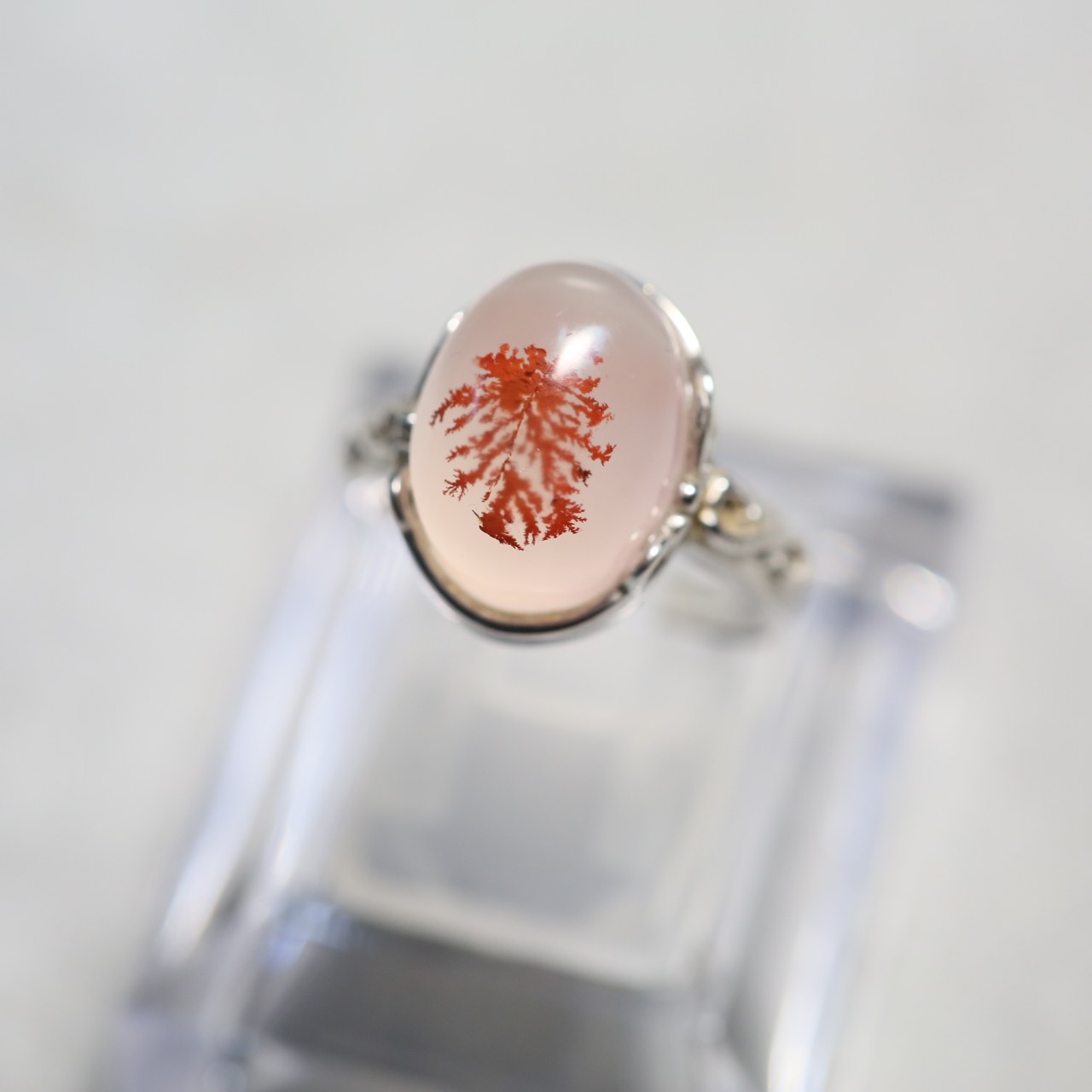 天然南红戒指💍值得入手吗？2026年最火的四川凉山冰飘南红玛瑙戒指💍有什么特别之处？