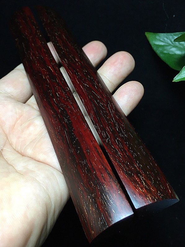 Indian lobular red sandalwood house demolished old materials accompanying the town ruler study four treasures full of Venus material high oil-tight craft gift decoration