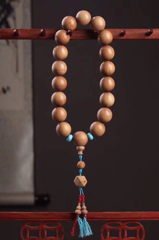 Indian Old Hill Wood demolishes old raw material Buddha string 2 0 hand red meat and black meat sink milk fragrance