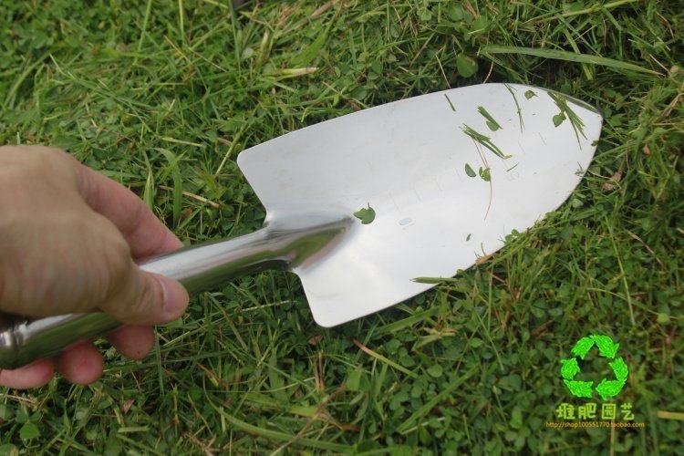 Stainless steel shovel not rusty and sturdy and durable, a shovel used for 10 years
