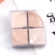 Thái Lan OZISA Si Gongge Light Tracless Loose Powder 20g Mật ong Bột trang điểm Sửa chữa lâu trôi Kiểm soát dầu lâu dài Không trang điểm - Quyền lực phấn nén 