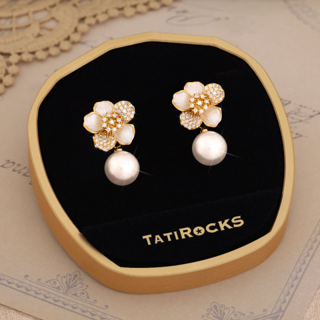 ຕຸ້ມຫູໄຂ່ມຸກຂອງເດນມາກ Tatirocks camellia pearl earrings ຂອງແມ່ຍິງທີ່ມີຄວາມຫລູຫລາອ່ອນໆ, ຕຸ້ມຫູລະດັບສູງ