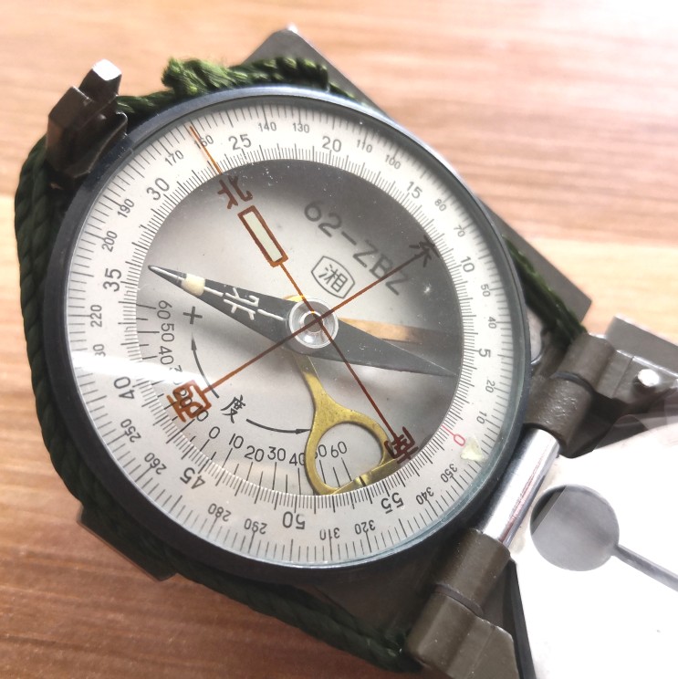 The old stock 62-style five used refer to the northern needle Fang Xiangang 80s Production of outdoor compass compass handheld