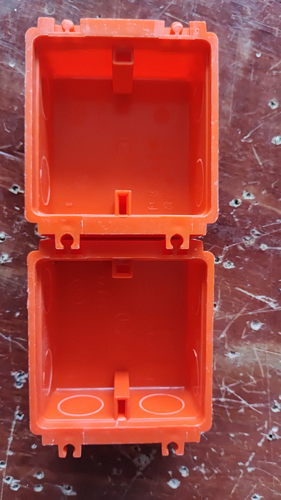 Chuanlu plastic flame retardant 86 type standard cassette universal threading box can be spliced ​​junction box wall bottom box base