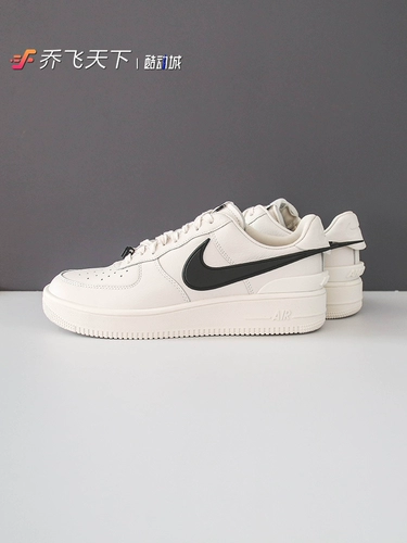 Nike Air Force 1, белые черные кроссовки