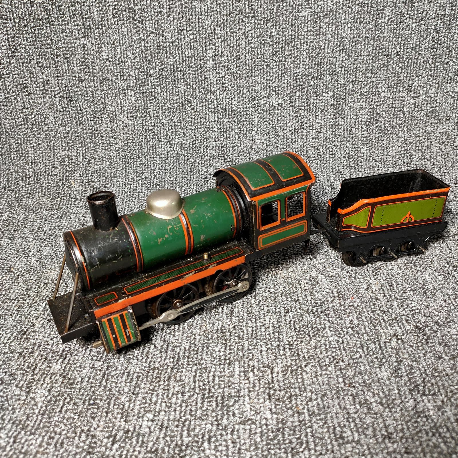 Western Antique Germany Old Fashioned Iron Sheet Small Train Model Steam Machine Train Model Machinery Can Turn 7 Pints