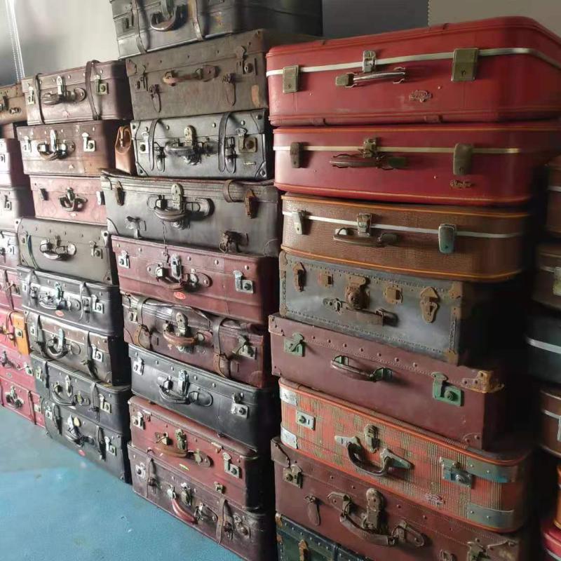 Cultural Revolution Nostalgic Antique Old Objects Vintage Suitcase Leather Suitcase Large Suitcase Large Leather Bag Decorative Ornaments Props Cultural Revolution Nostalgic Antique Old Objects Vintage Suitcase Leather Suitcase Large Suitcase Large Leather Bag Decorative Ornaments Props