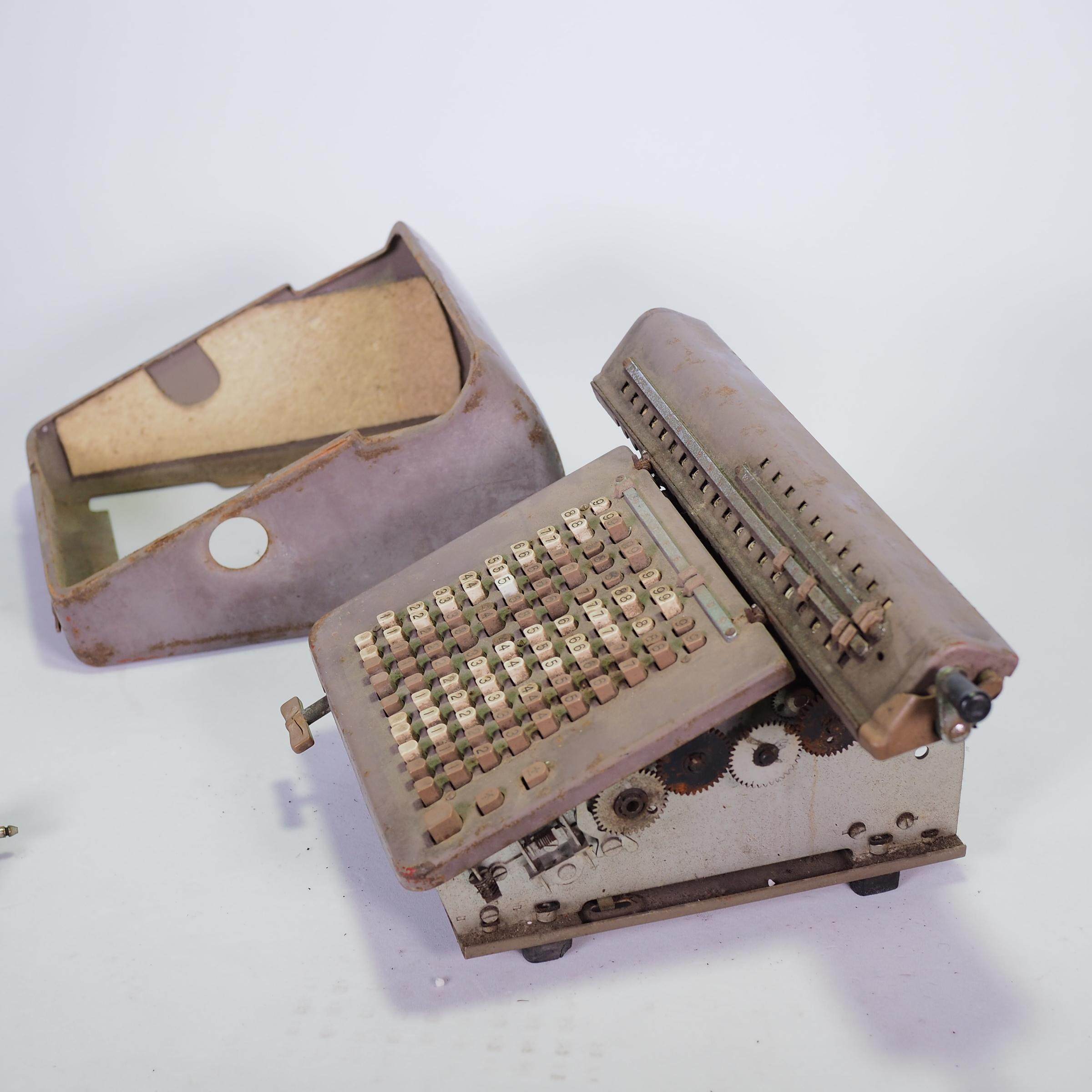 复古风潮来袭！文旅馆藏摆件飞鱼牌机械手摇计算器，带你穿越回1960年代！-打字机-淘宝好物网