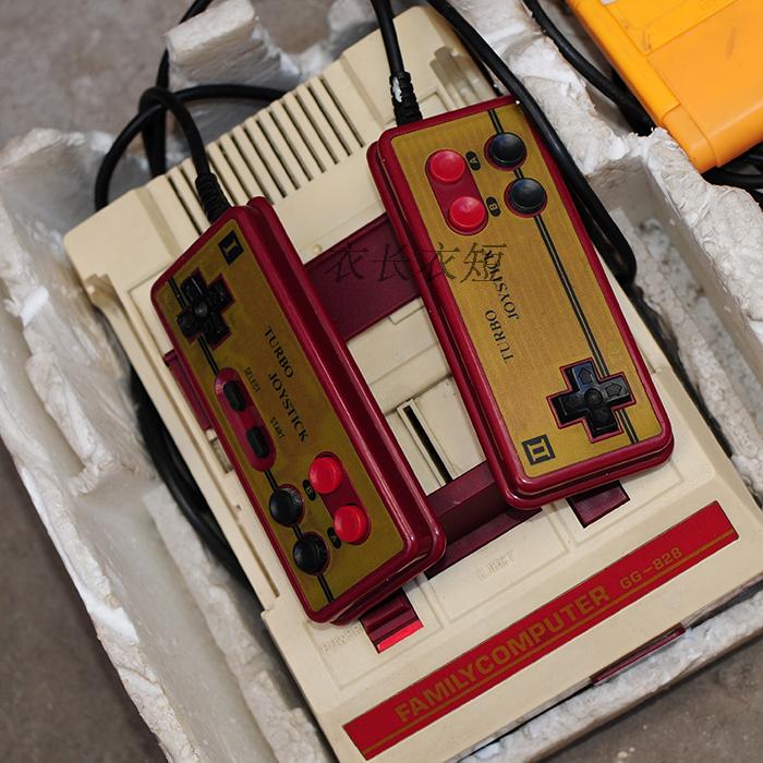 Fc máy màu đỏ và trắng máy trò chơi thẻ máy 90s cổ điển thư nhà tay cầm chơi game fo4