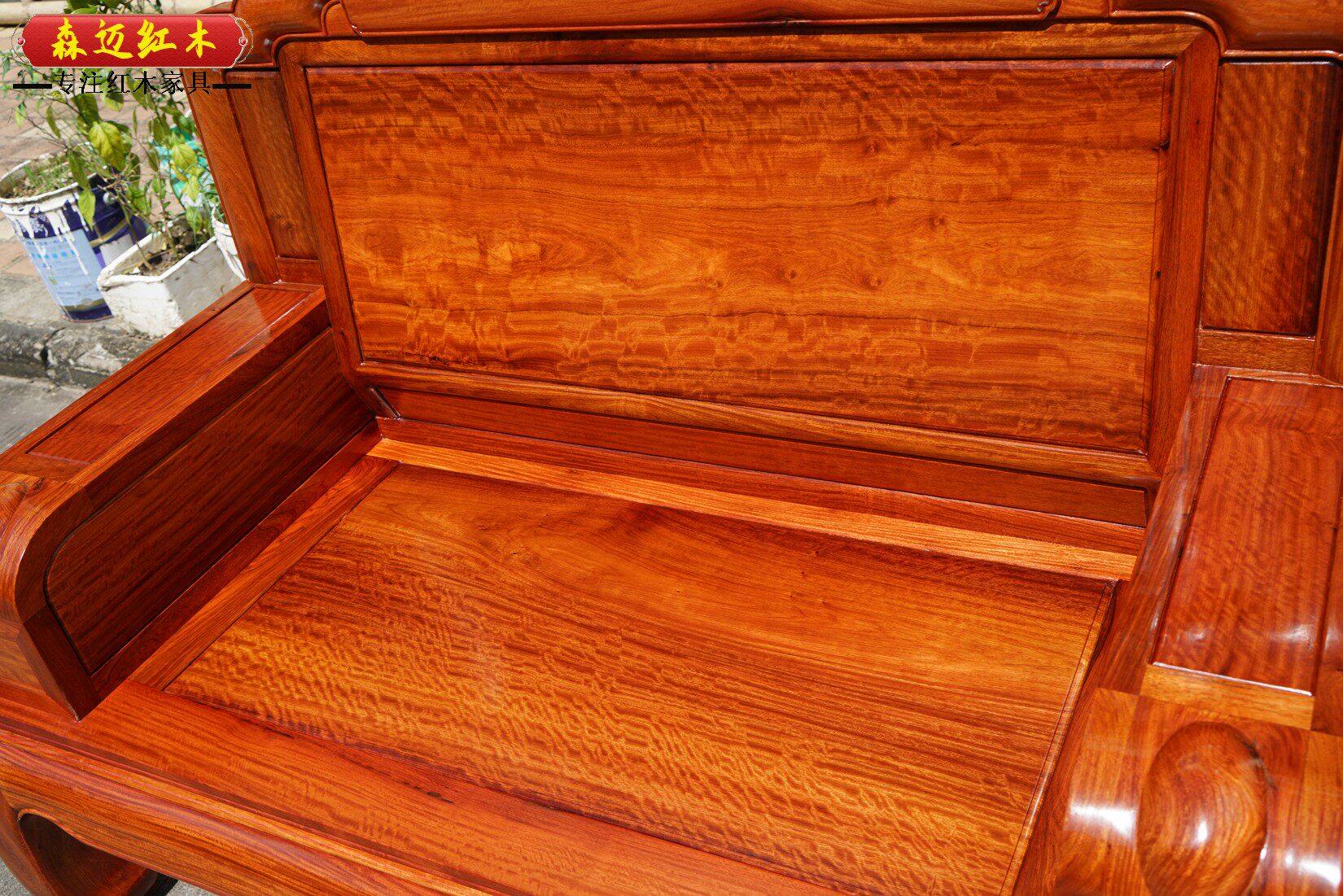 Махогани диван None