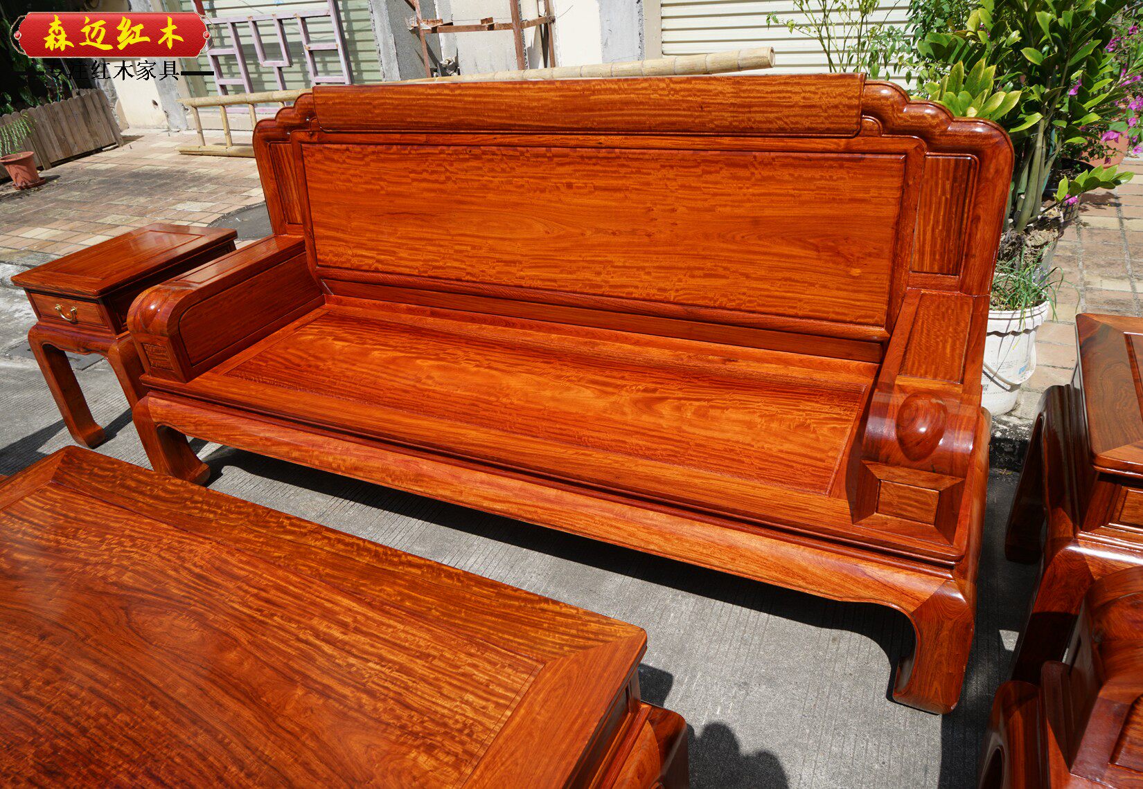 Махогани диван None