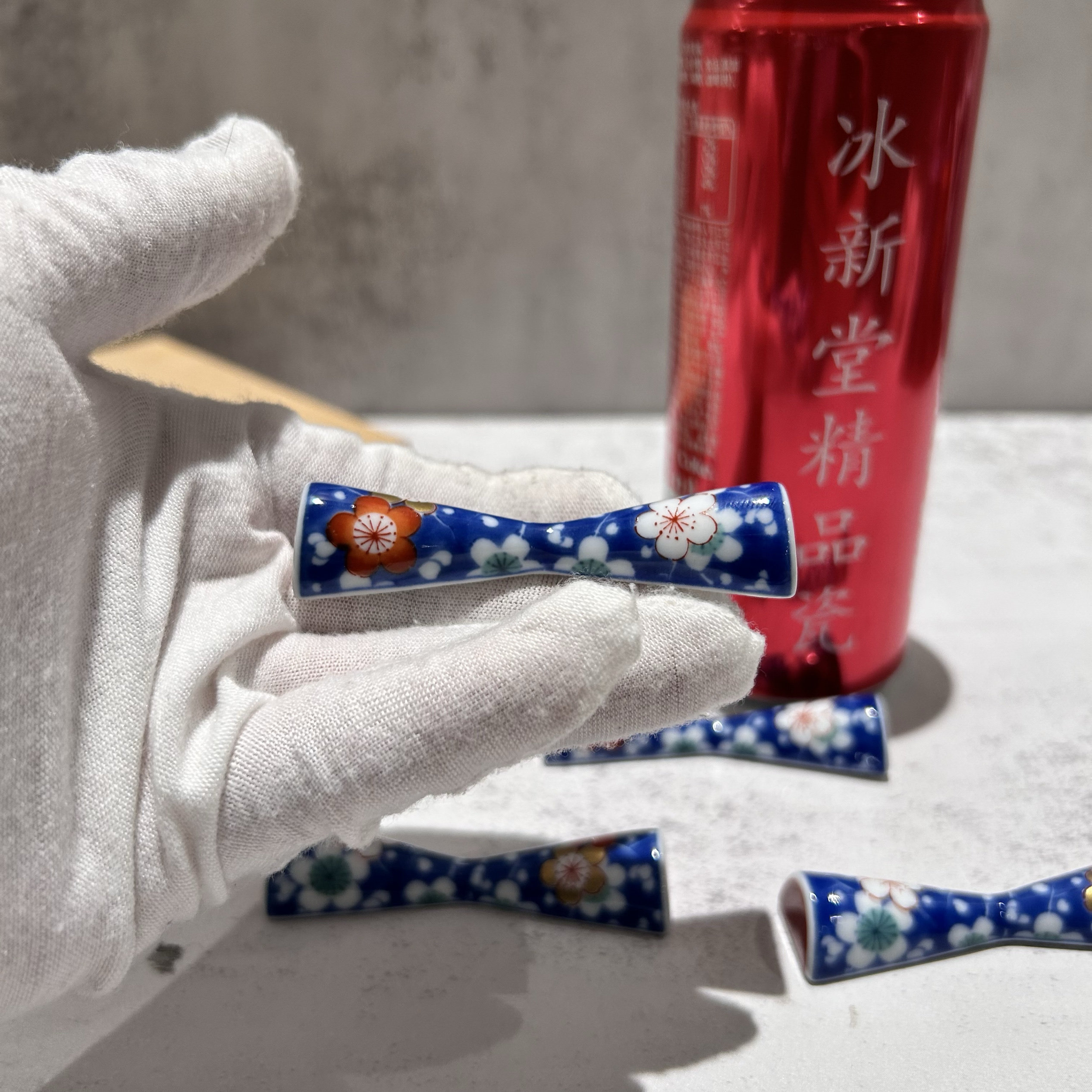 чашка 日本香兰社经典高端稀有青花赤绘描金梅花筷托筷置 长度7cm